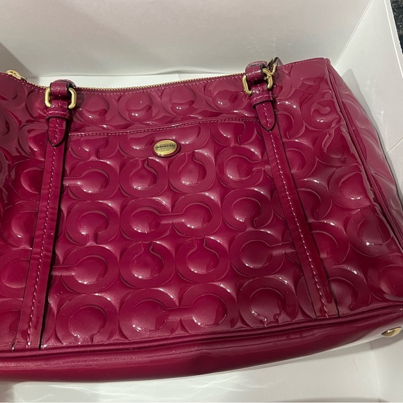 COPY - NWT Coach Peyton Op Art Embossed Patent Double Zip Carryall 24607 Passio… - Picture 8 of 9